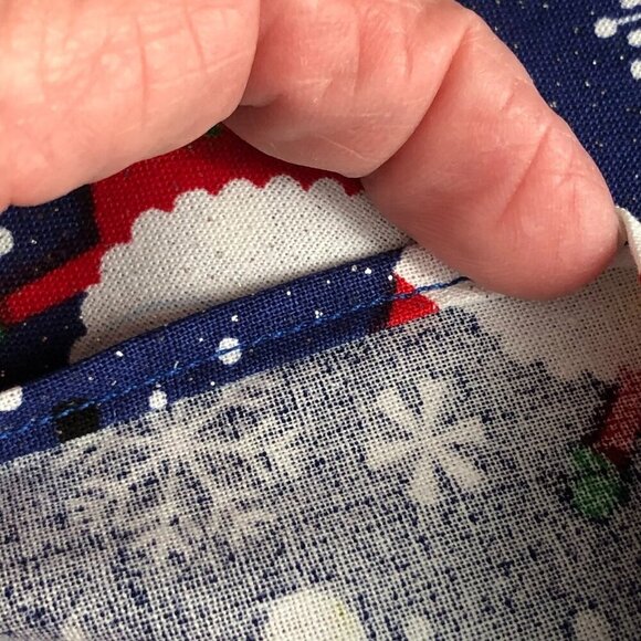 Christmas Metallic Santa Dinner Napkins Set of 6 - NEW - Picture 6 of 6